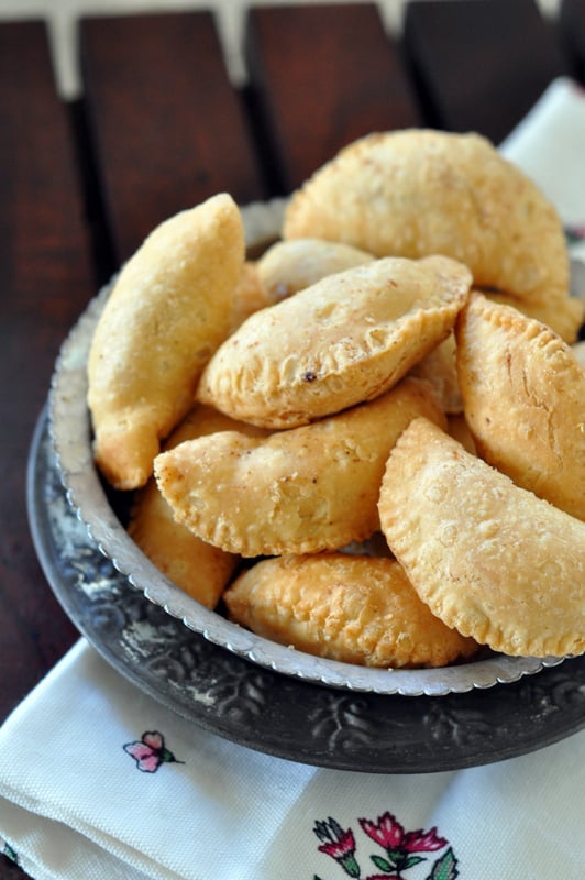 Holi Special Recipe : Mawa Gujiyas | sinamontales