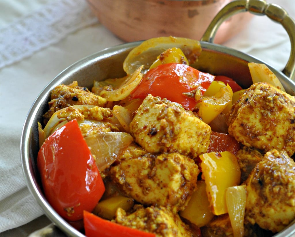 https://www.sinamontales.com/dotcord/uploads/2016/11/kadhai-paneer-cottage-cheese-bell-pepper-stir-fry.1024x1024-4.jpg