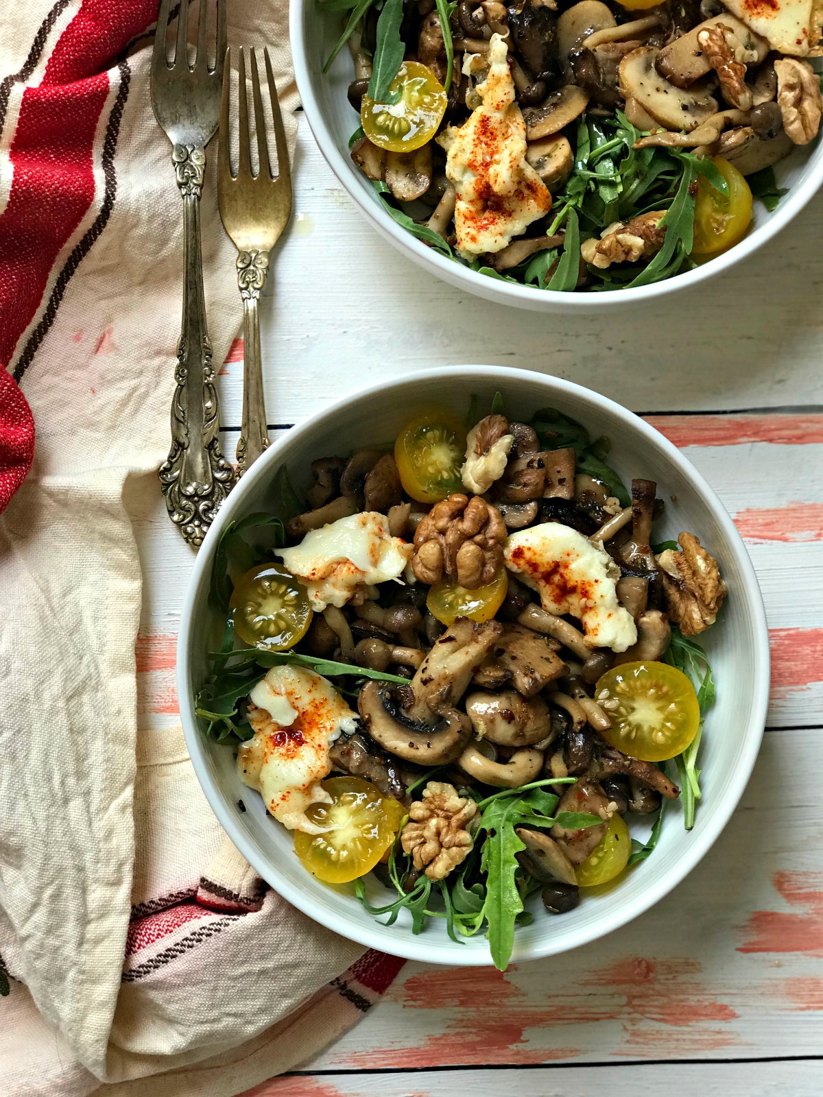 Warm Mushroom Salad with Arugula & Walnuts - Sinamon Tales